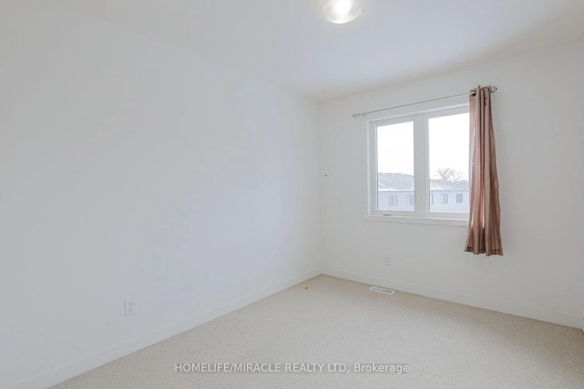 Photo 17 of 105 Pony Way, Kitchener — HOMEH