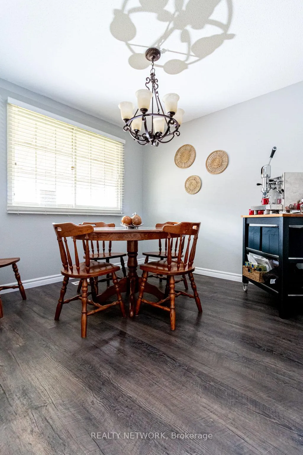 Photo 5 of 48 Arbutus Crescent, Hamilton, Stoney Creek Mountain — HOMEH