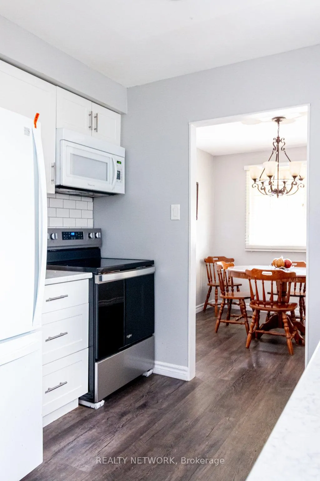 Photo 6 of 48 Arbutus Crescent, Hamilton, Stoney Creek Mountain — HOMEH