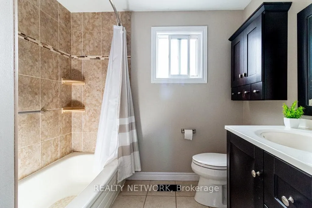 Photo 9 of 48 Arbutus Crescent, Hamilton, Stoney Creek Mountain — HOMEH