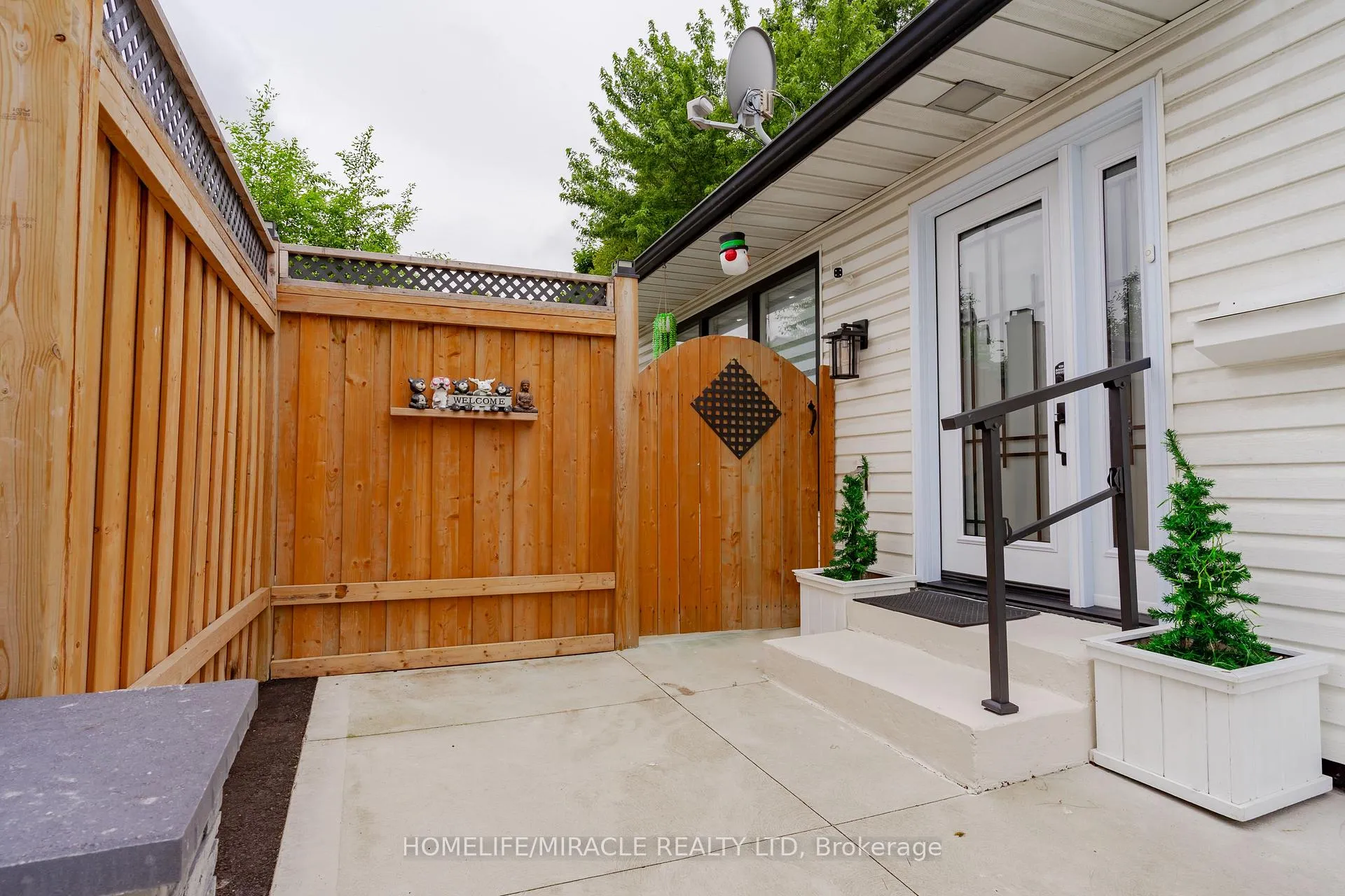 Front of 10 Huntingwood Crescent