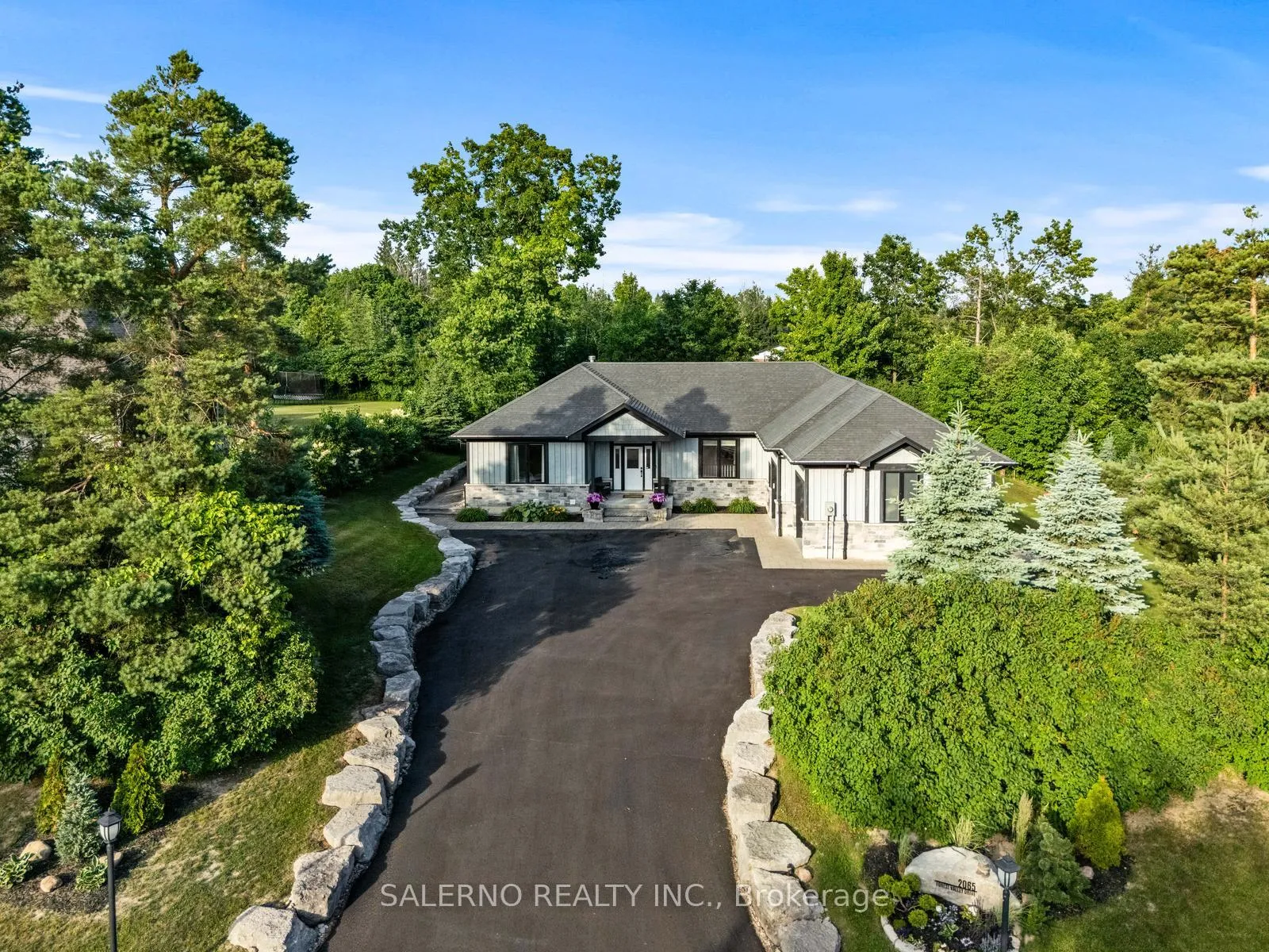 Photo 1 of 2065 Forest Valley Drive, Innisfil, Rural Innisfil — HOMEH