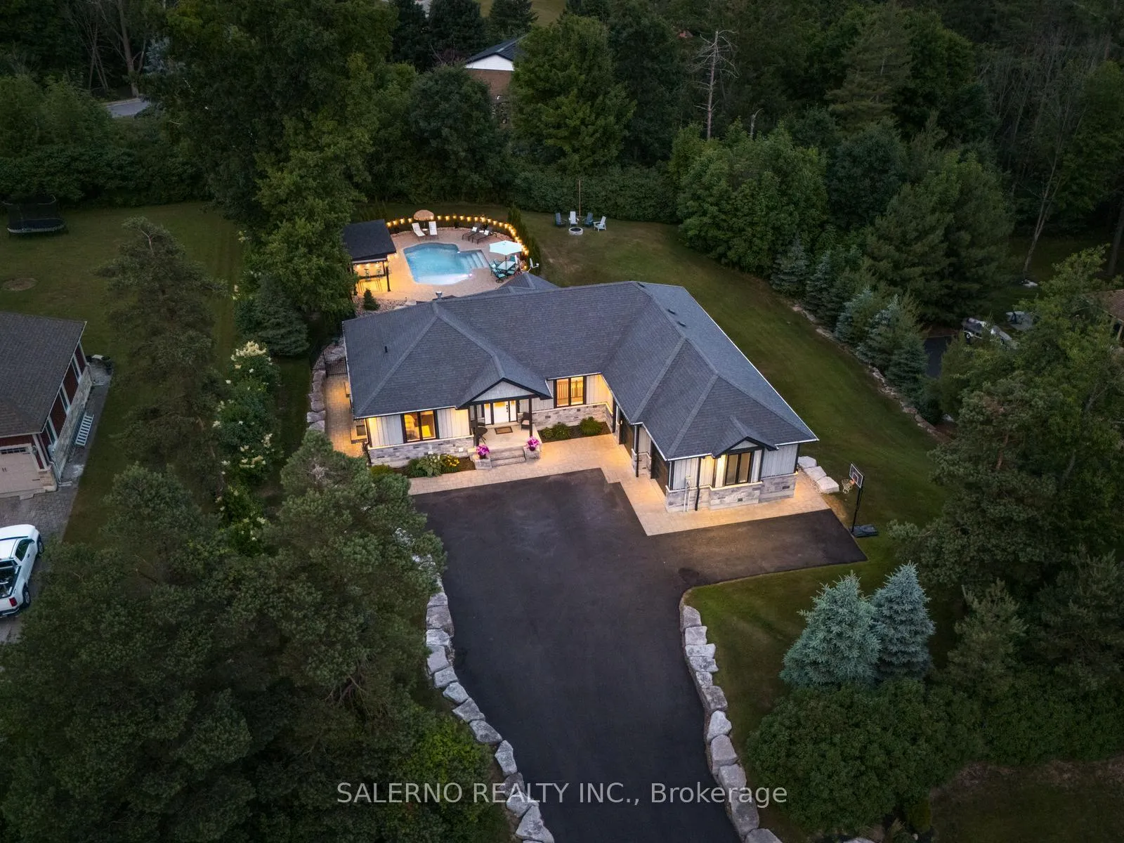 Photo 2 of 2065 Forest Valley Drive, Innisfil, Rural Innisfil — HOMEH