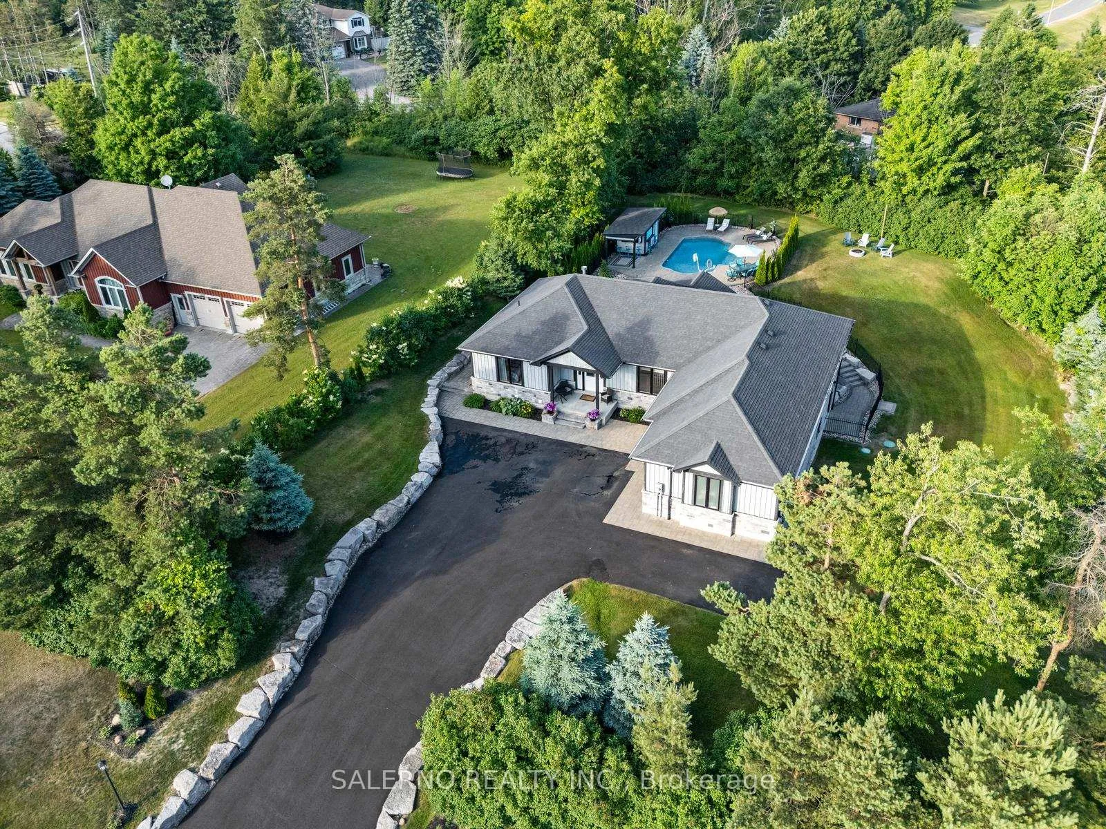 Photo 4 of 2065 Forest Valley Drive, Innisfil, Rural Innisfil — HOMEH