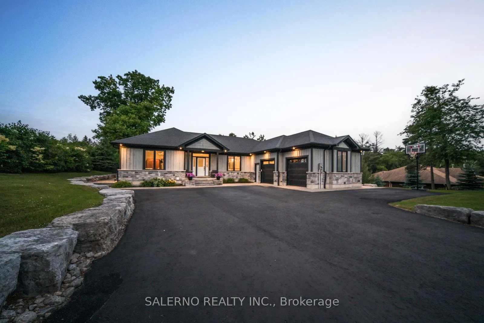 Photo 5 of 2065 Forest Valley Drive, Innisfil, Rural Innisfil — HOMEH