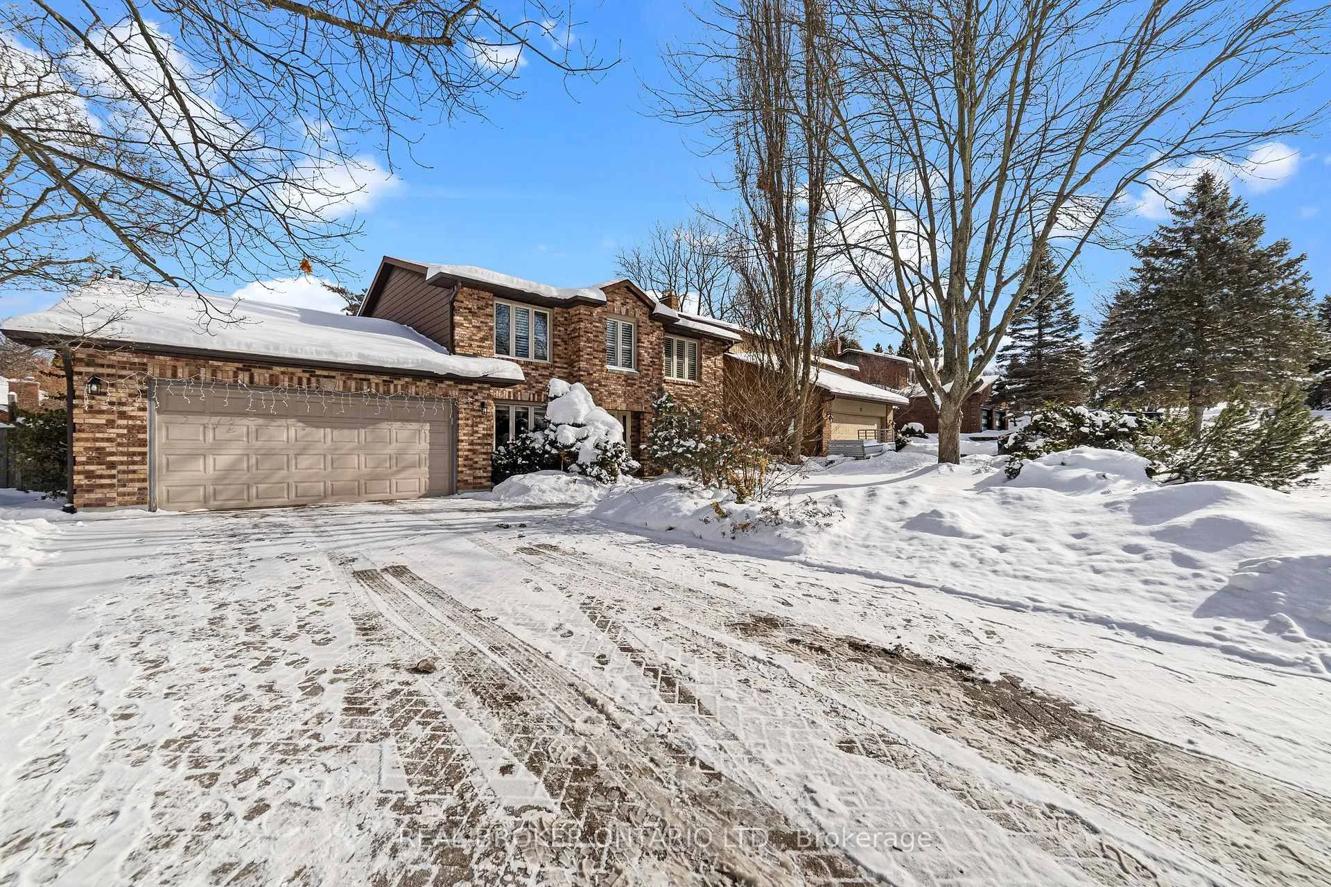 Photo 2 of 7 Templer Drive, Hamilton, Ancaster — HOMEH