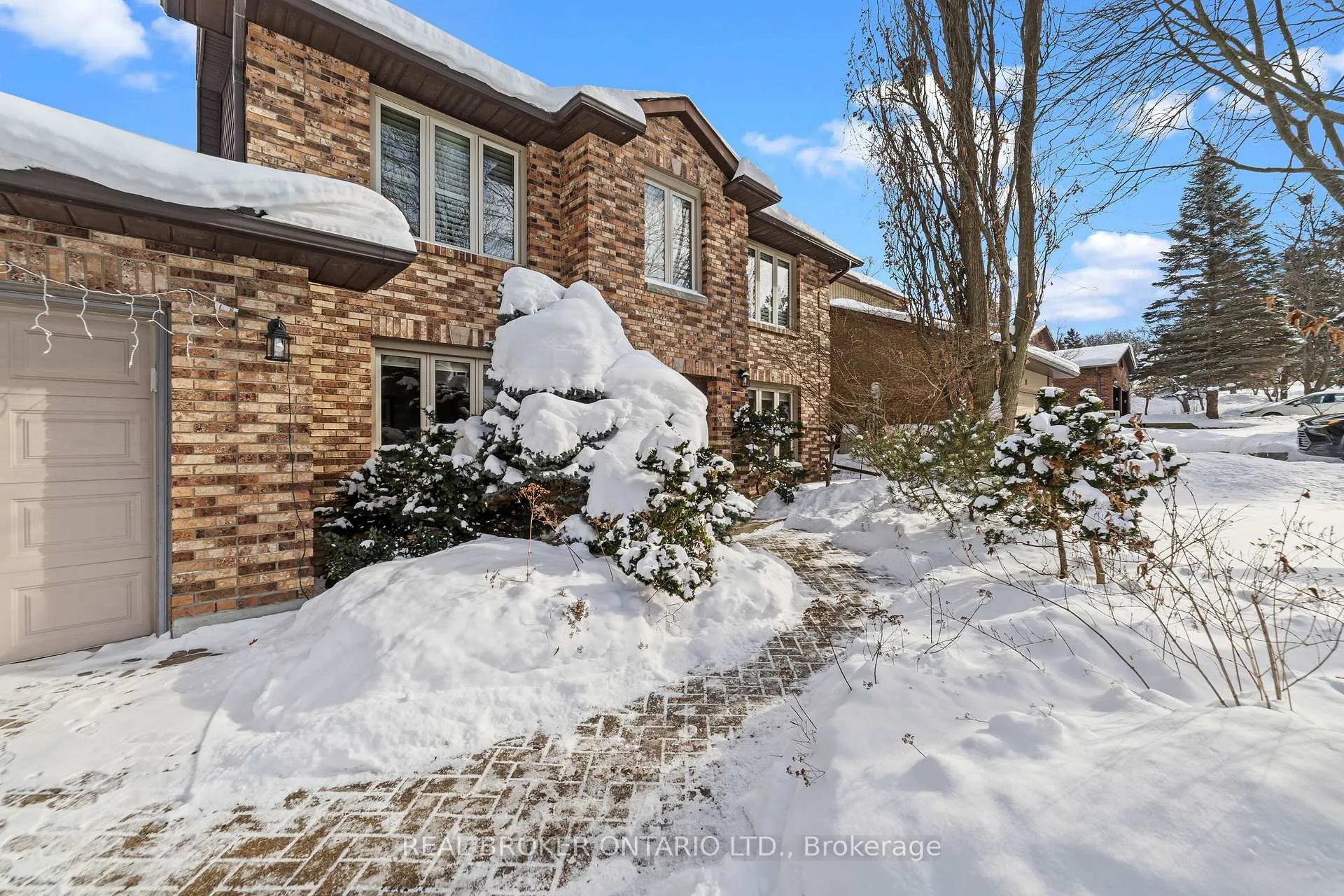 Photo 3 of 7 Templer Drive, Hamilton, Ancaster — HOMEH