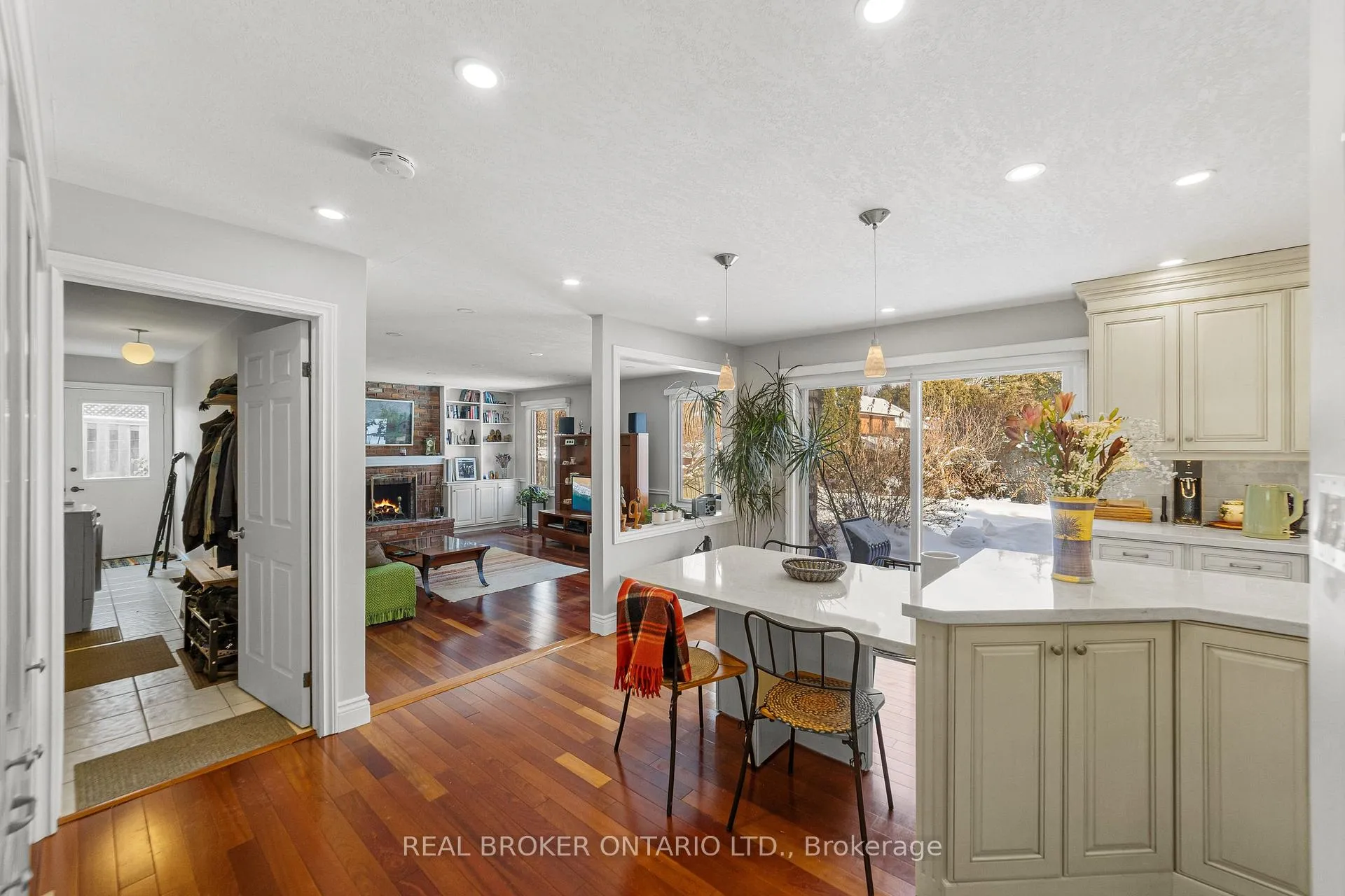 Photo 5 of 7 Templer Drive, Hamilton, Ancaster — HOMEH
