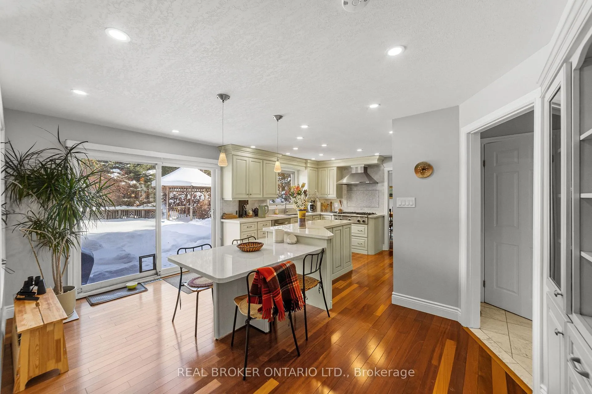 Photo 6 of 7 Templer Drive, Hamilton, Ancaster — HOMEH