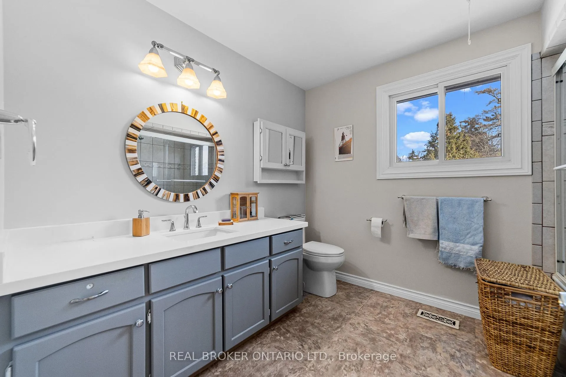 Photo 23 of 7 Templer Drive, Hamilton, Ancaster — HOMEH