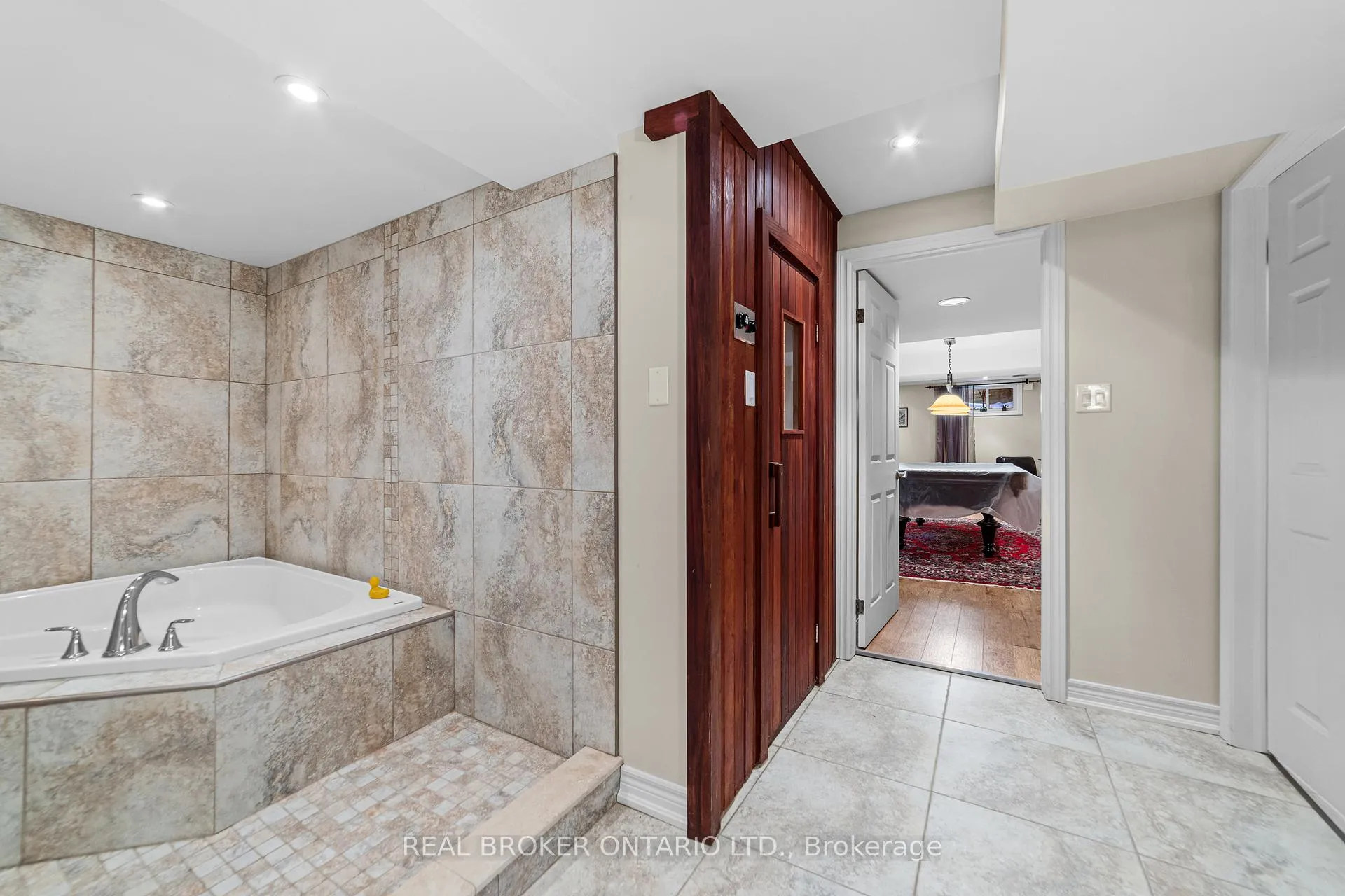 Photo 39 of 7 Templer Drive, Hamilton, Ancaster — HOMEH
