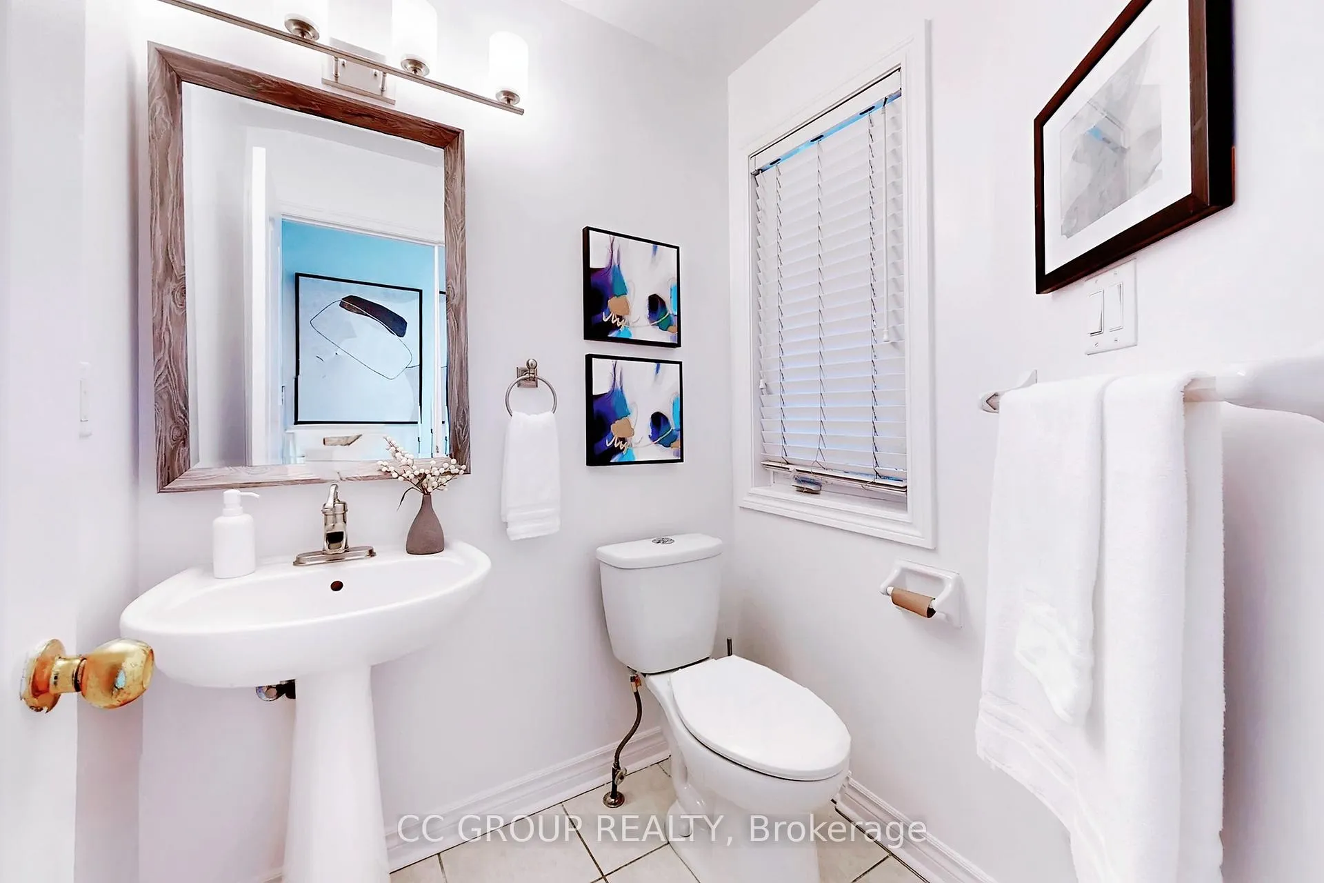Photo 4 of 17 Lander Crescent, Vaughan, Patterson — HOMEH