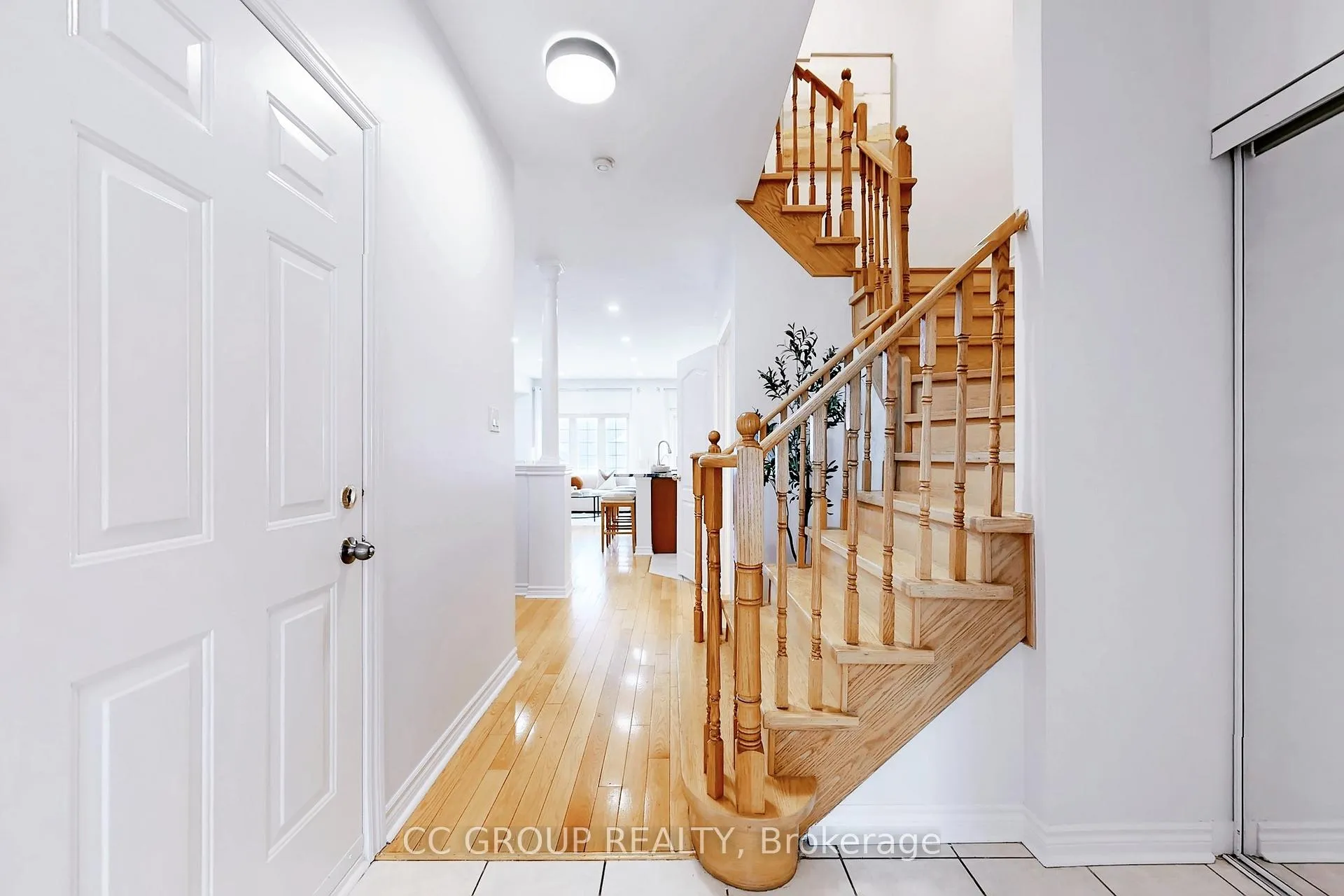 Photo 5 of 17 Lander Crescent, Vaughan, Patterson — HOMEH