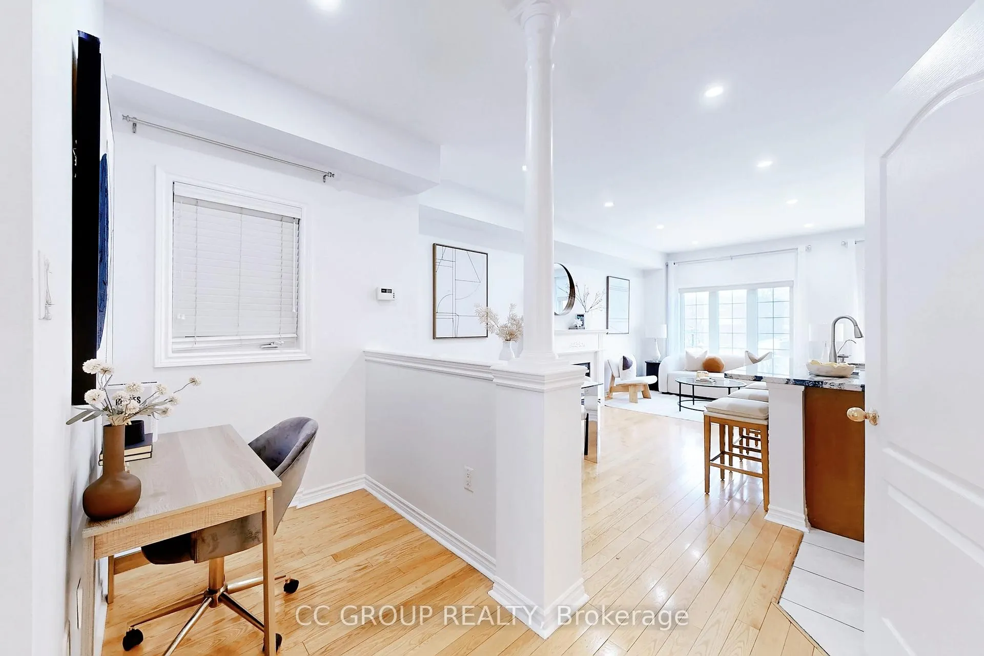 Photo 7 of 17 Lander Crescent, Vaughan, Patterson — HOMEH