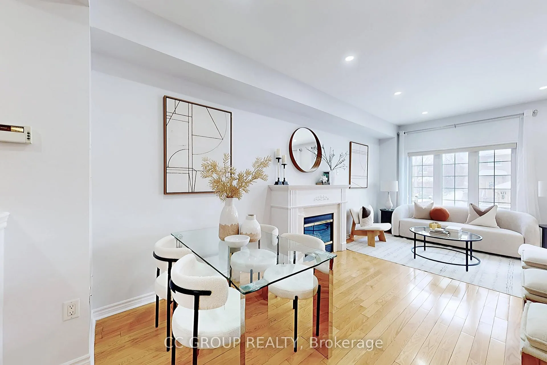 Photo 8 of 17 Lander Crescent, Vaughan, Patterson — HOMEH