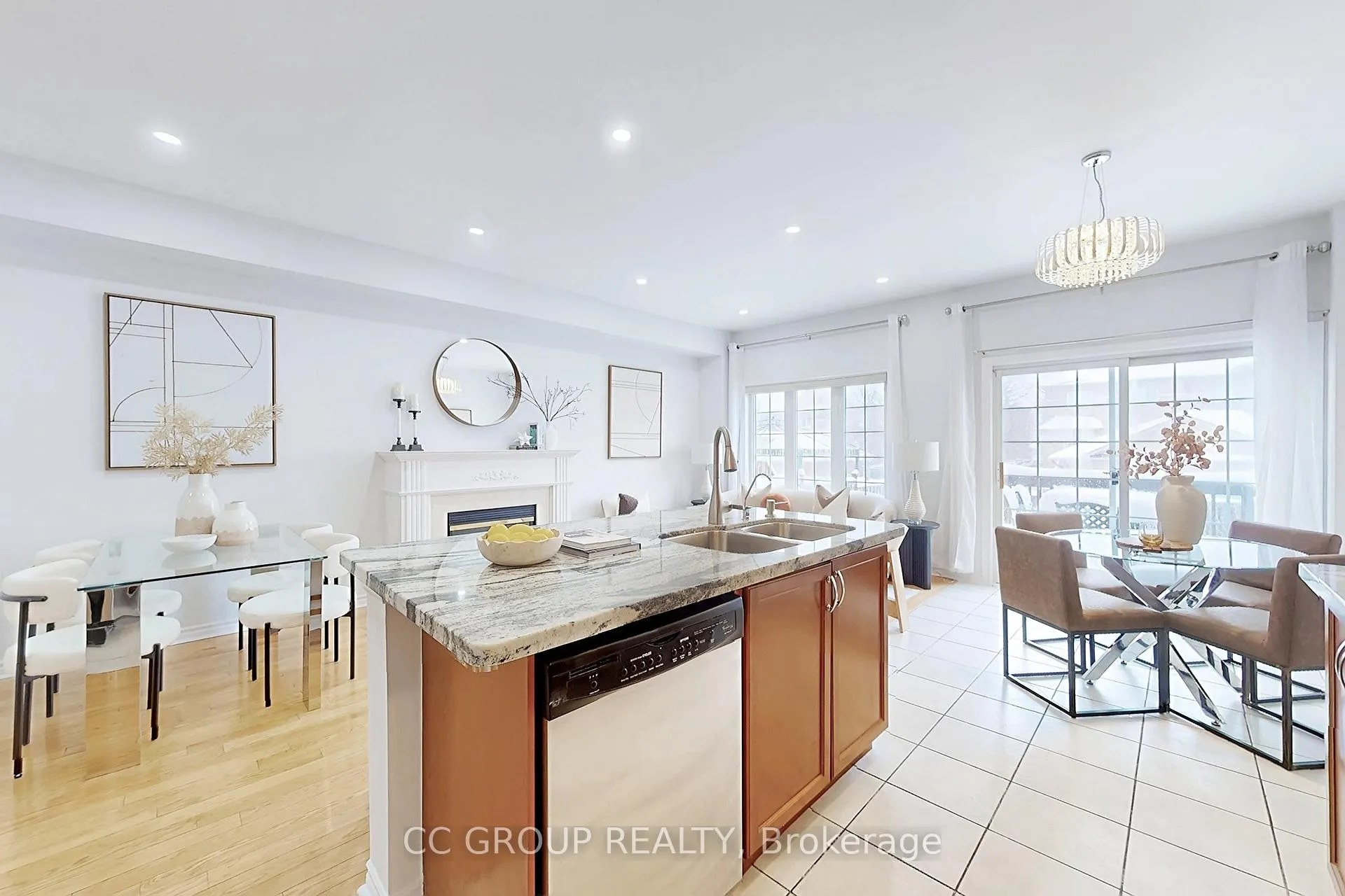Photo 9 of 17 Lander Crescent, Vaughan, Patterson — HOMEH