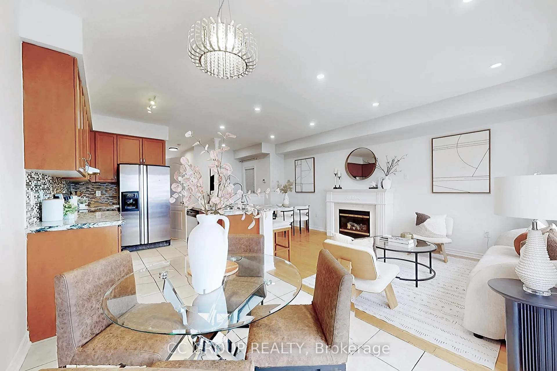 Photo 12 of 17 Lander Crescent, Vaughan, Patterson — HOMEH