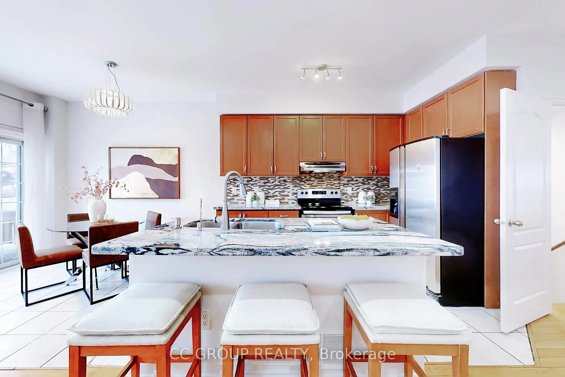 Photo 13 of 17 Lander Crescent, Vaughan, Patterson — HOMEH