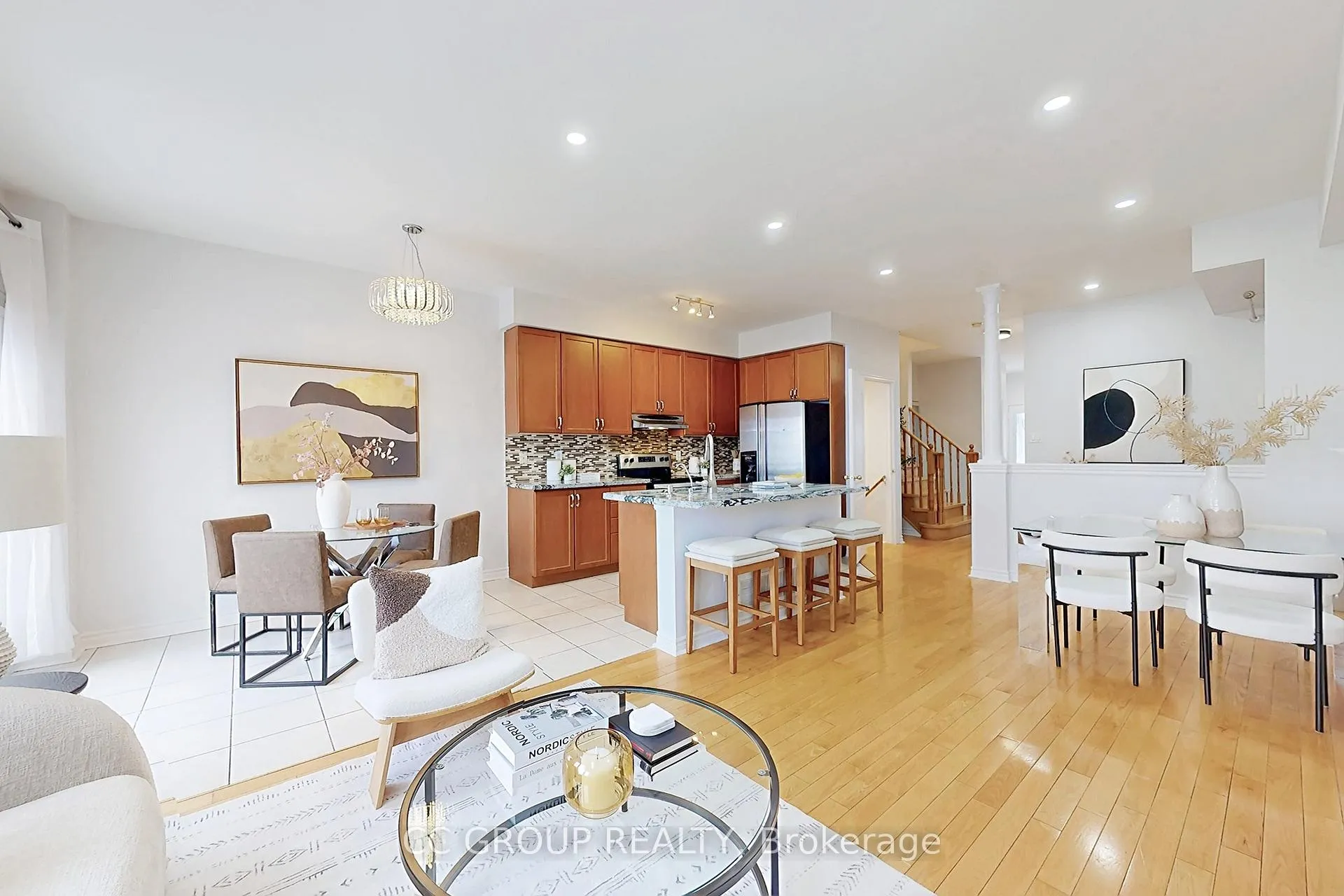 Photo 14 of 17 Lander Crescent, Vaughan, Patterson — HOMEH
