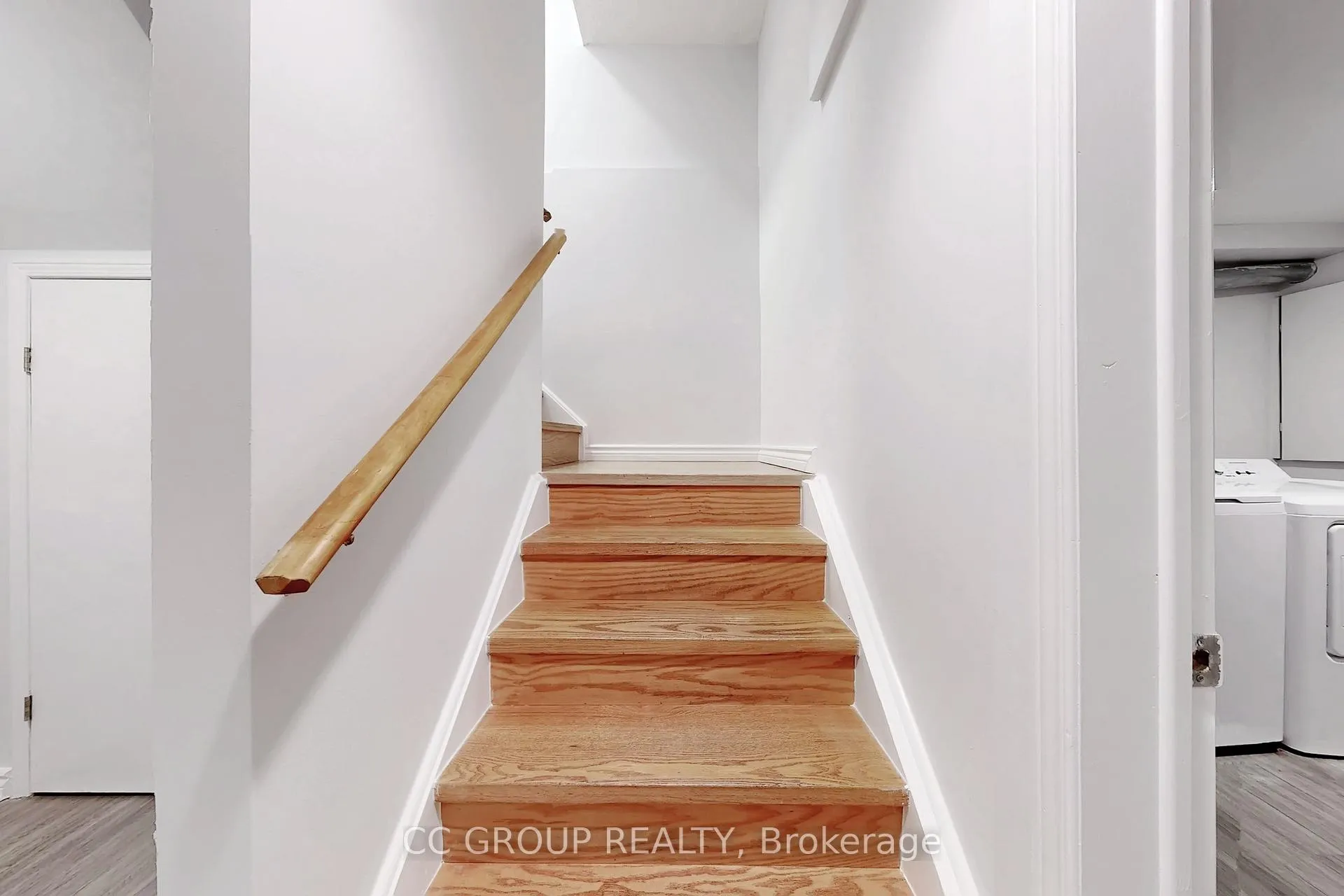 Photo 28 of 17 Lander Crescent, Vaughan, Patterson — HOMEH