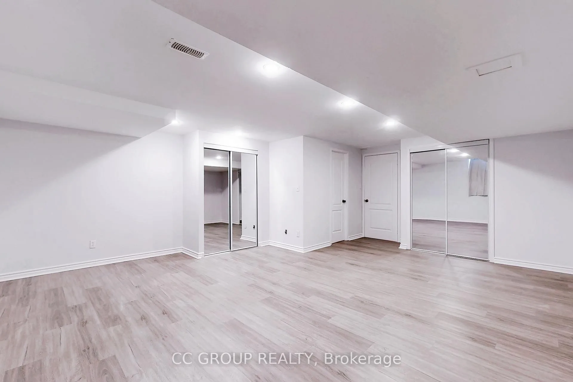 Photo 31 of 17 Lander Crescent, Vaughan, Patterson — HOMEH