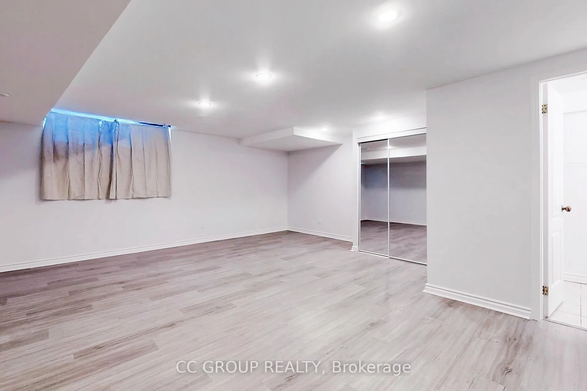Photo 32 of 17 Lander Crescent, Vaughan, Patterson — HOMEH