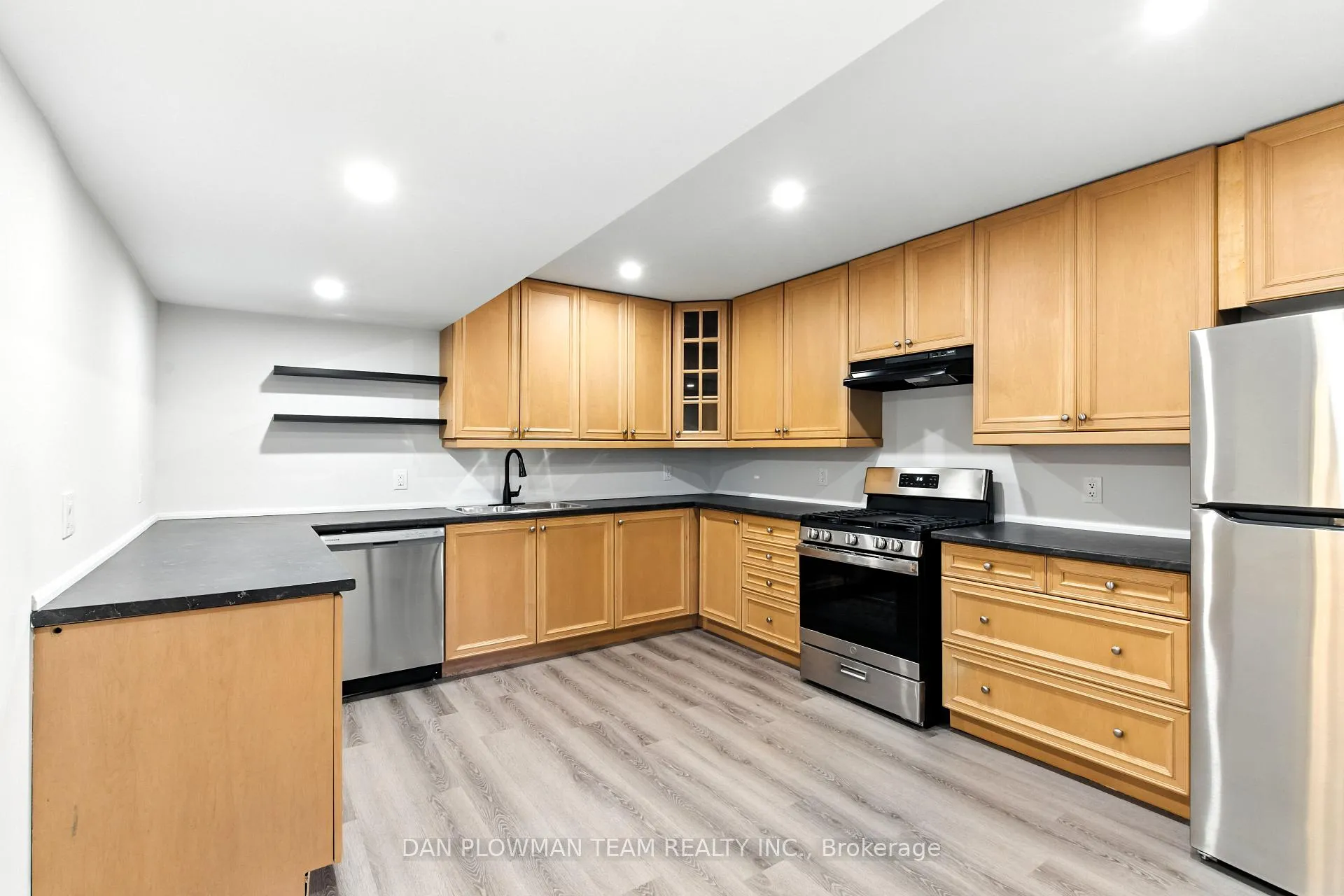 Photo 37 of 83 Sherwood Road E, Ajax, Central West — HOMEH