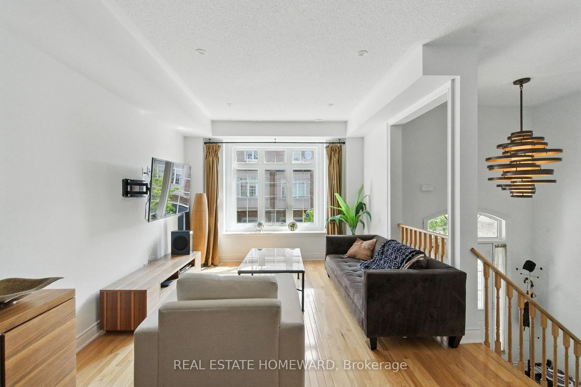 Photo 5 of 4 Isaac Devins Avenue, Vaughan, East Woodbridge — HOMEH