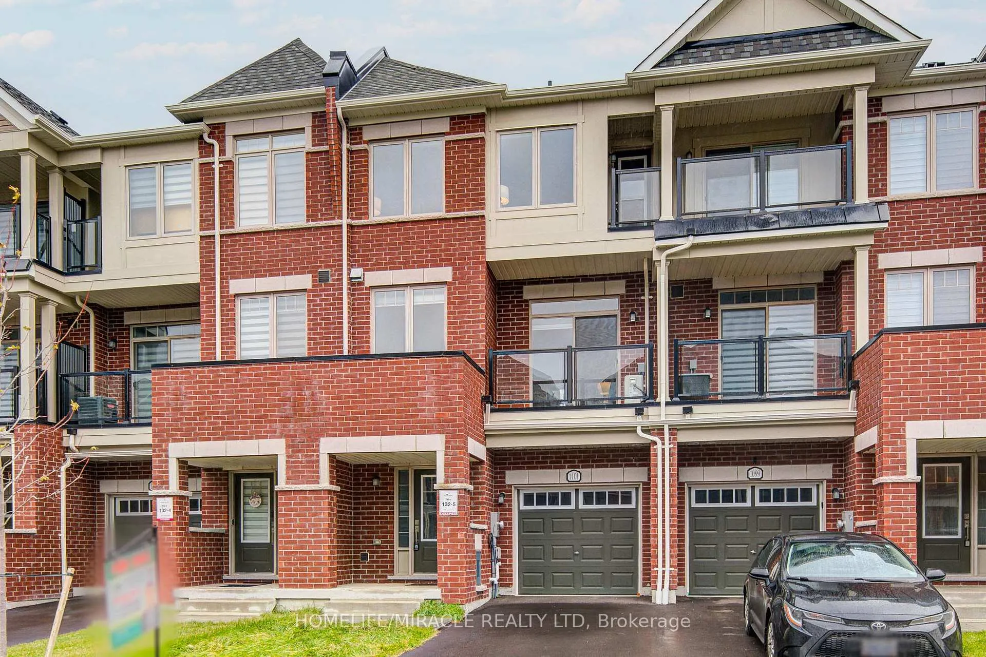 Photo 2 of 1101 Lockie Drive, Oshawa, Kedron — HOMEH