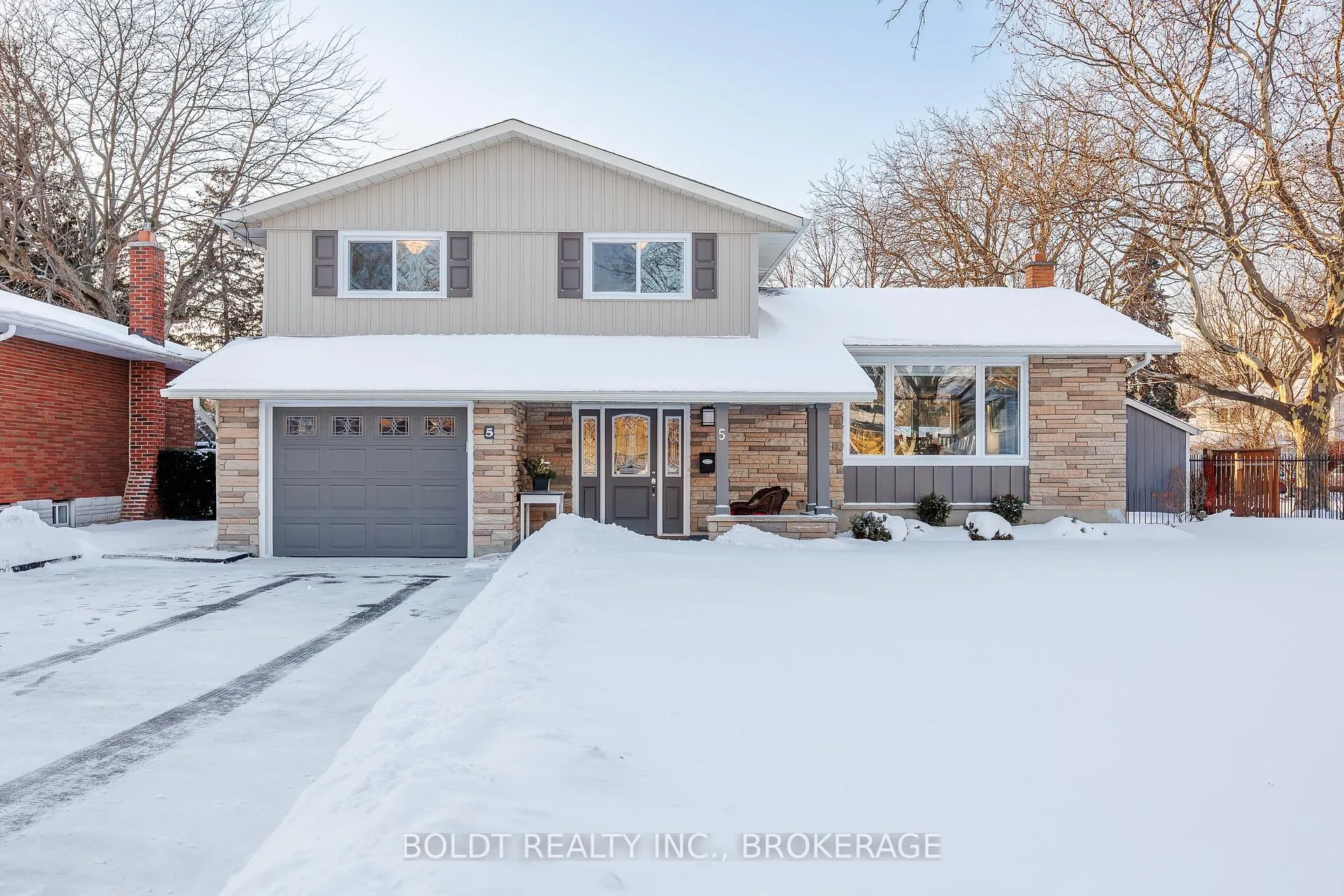 Photo 1 of 5 Upper Canada Drive, St. Catharines, Lakeshore — HOMEH