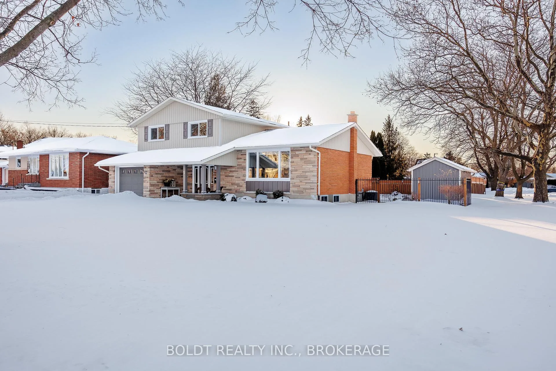 Photo 4 of 5 Upper Canada Drive, St. Catharines, Lakeshore — HOMEH