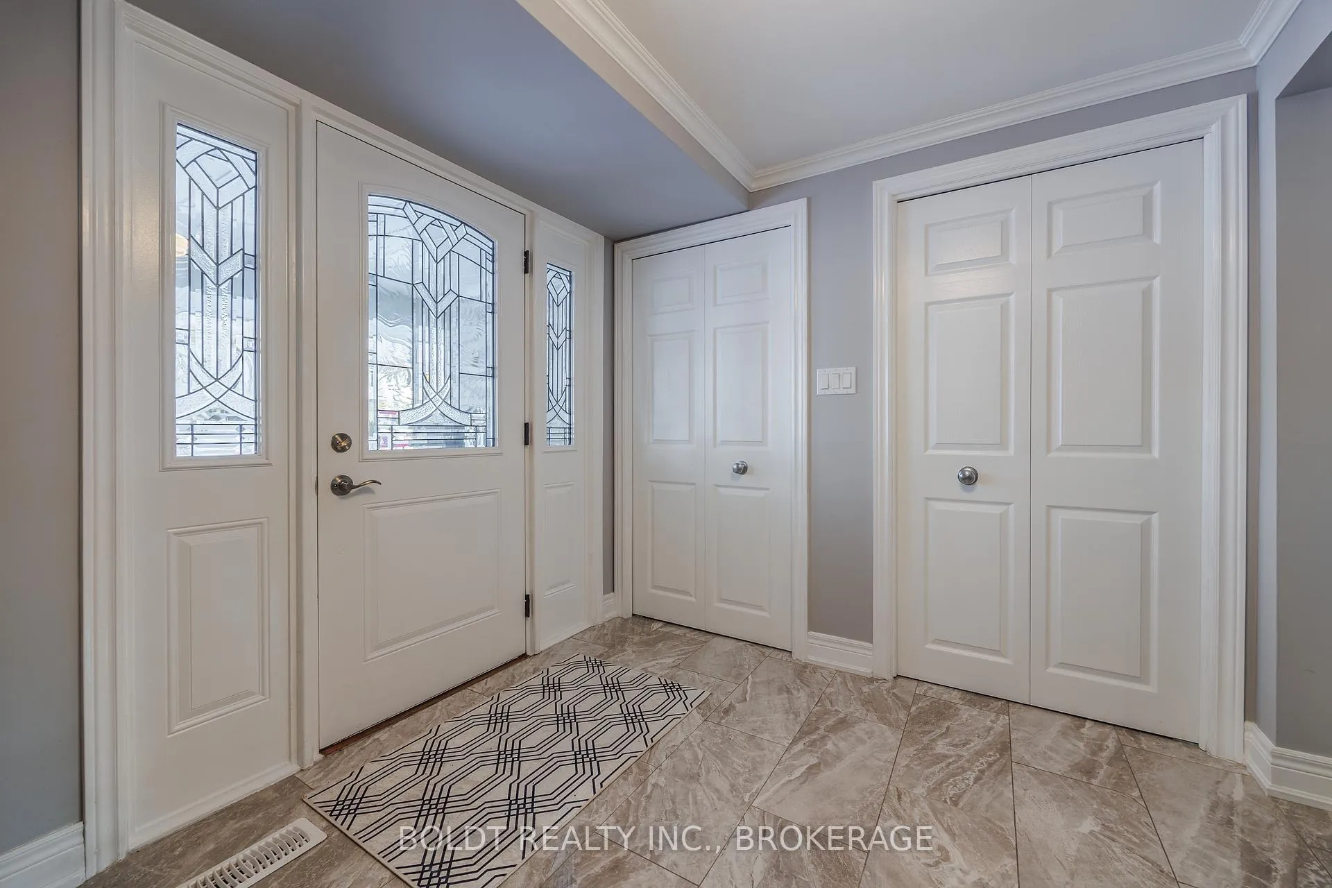 Photo 6 of 5 Upper Canada Drive, St. Catharines, Lakeshore — HOMEH