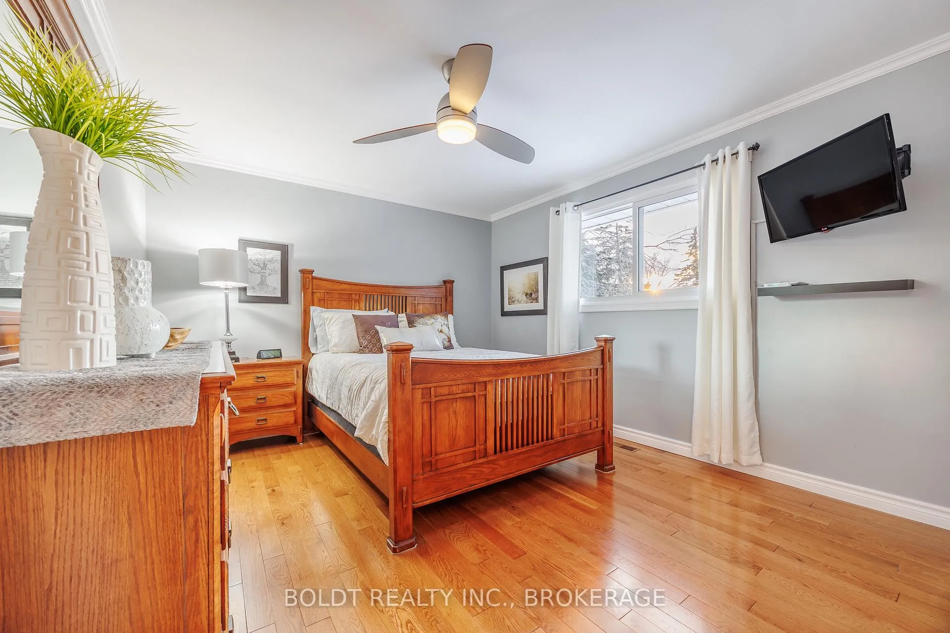 Photo 16 of 5 Upper Canada Drive, St. Catharines, Lakeshore — HOMEH