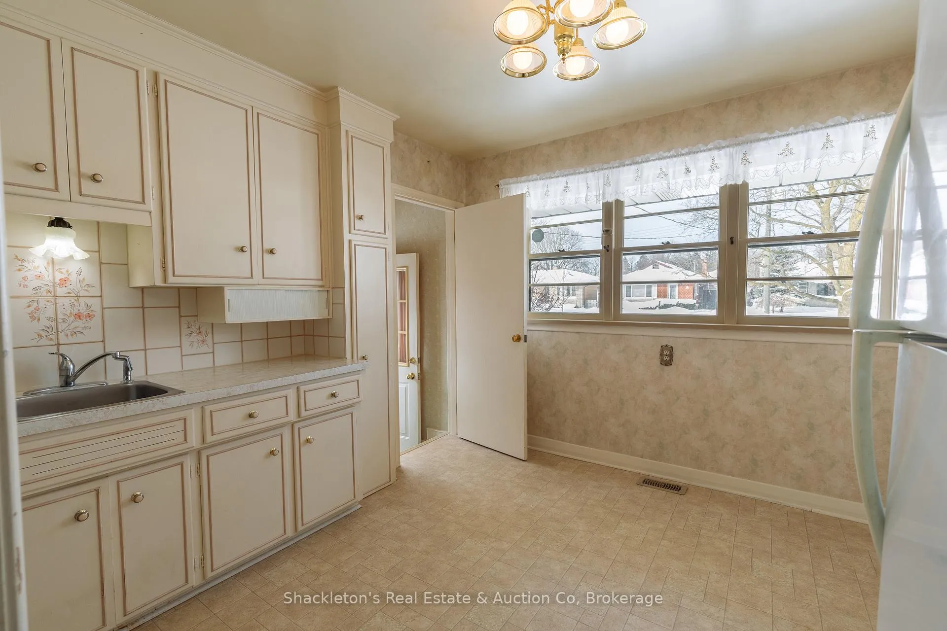Photo 10 of 53 Sandra Avenue, Kitchener — HOMEH