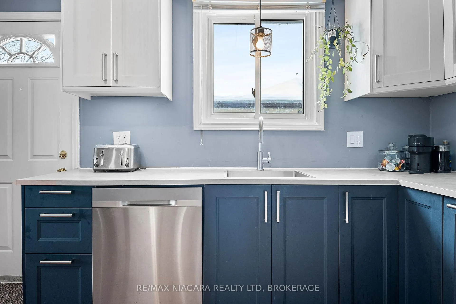 Photo 4 of 6885 Waters Avenue, Niagara Falls, Arad/Fallsview — HOMEH