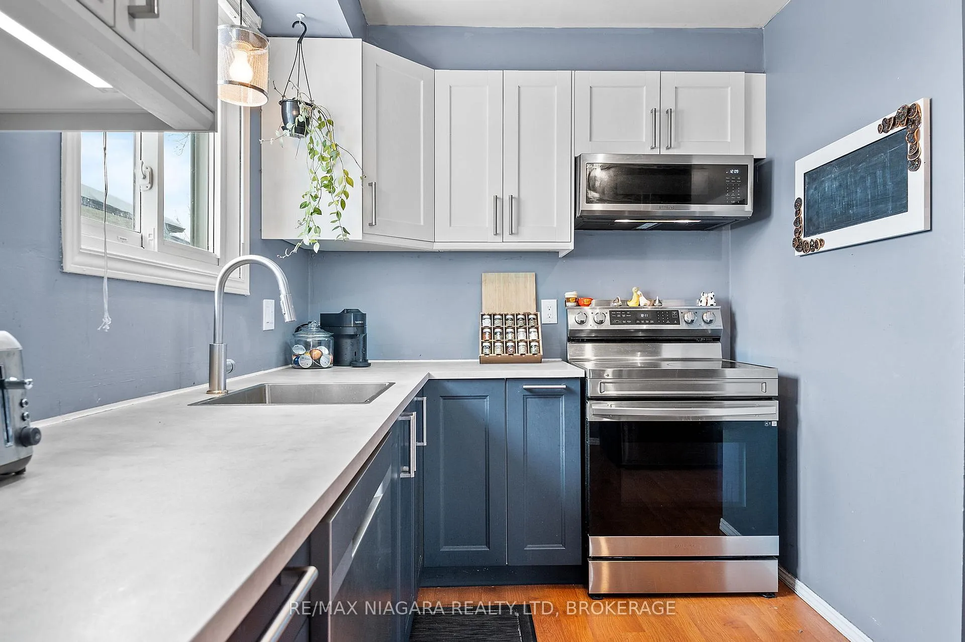 Photo 5 of 6885 Waters Avenue, Niagara Falls, Arad/Fallsview — HOMEH