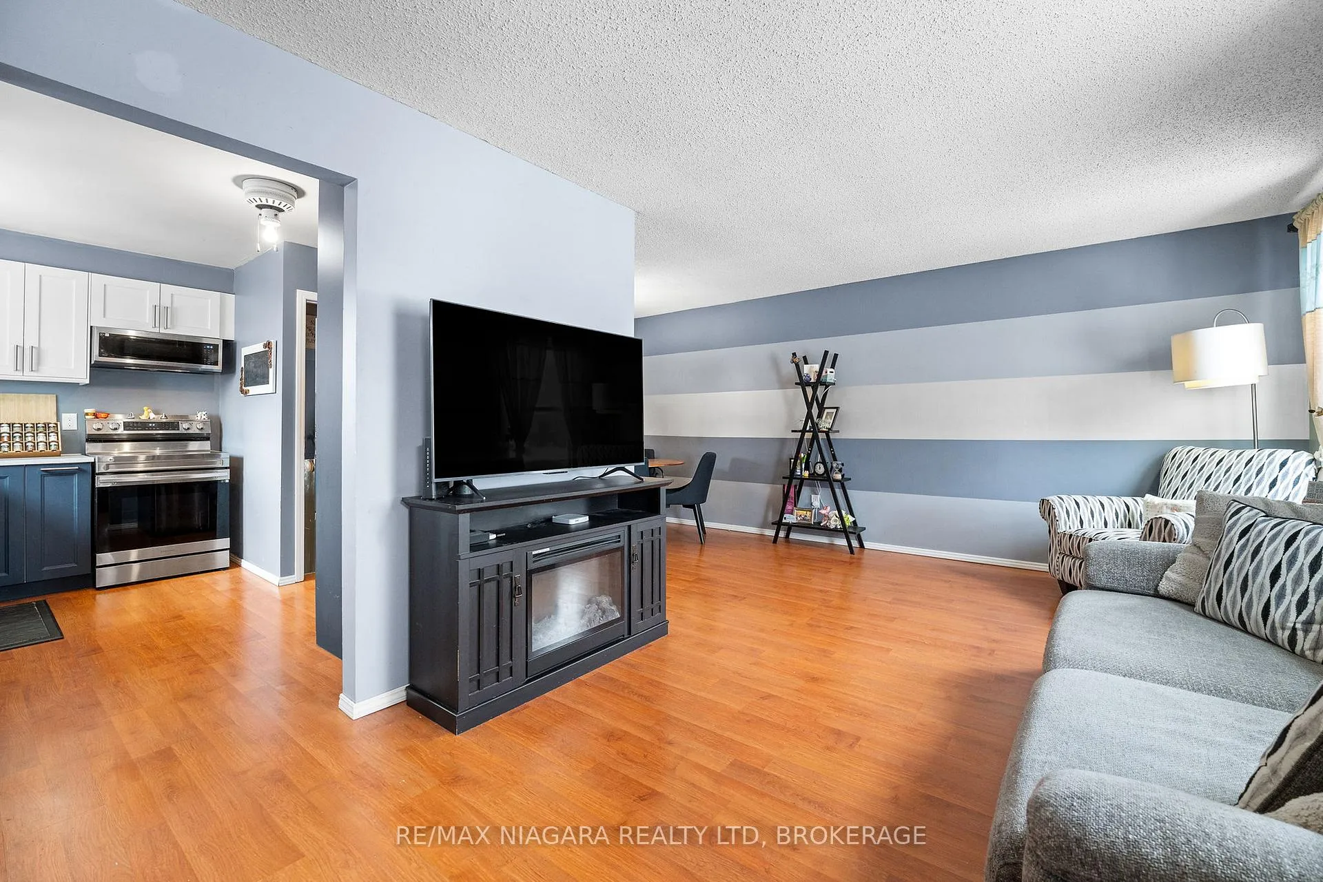 Photo 12 of 6885 Waters Avenue, Niagara Falls, Arad/Fallsview — HOMEH