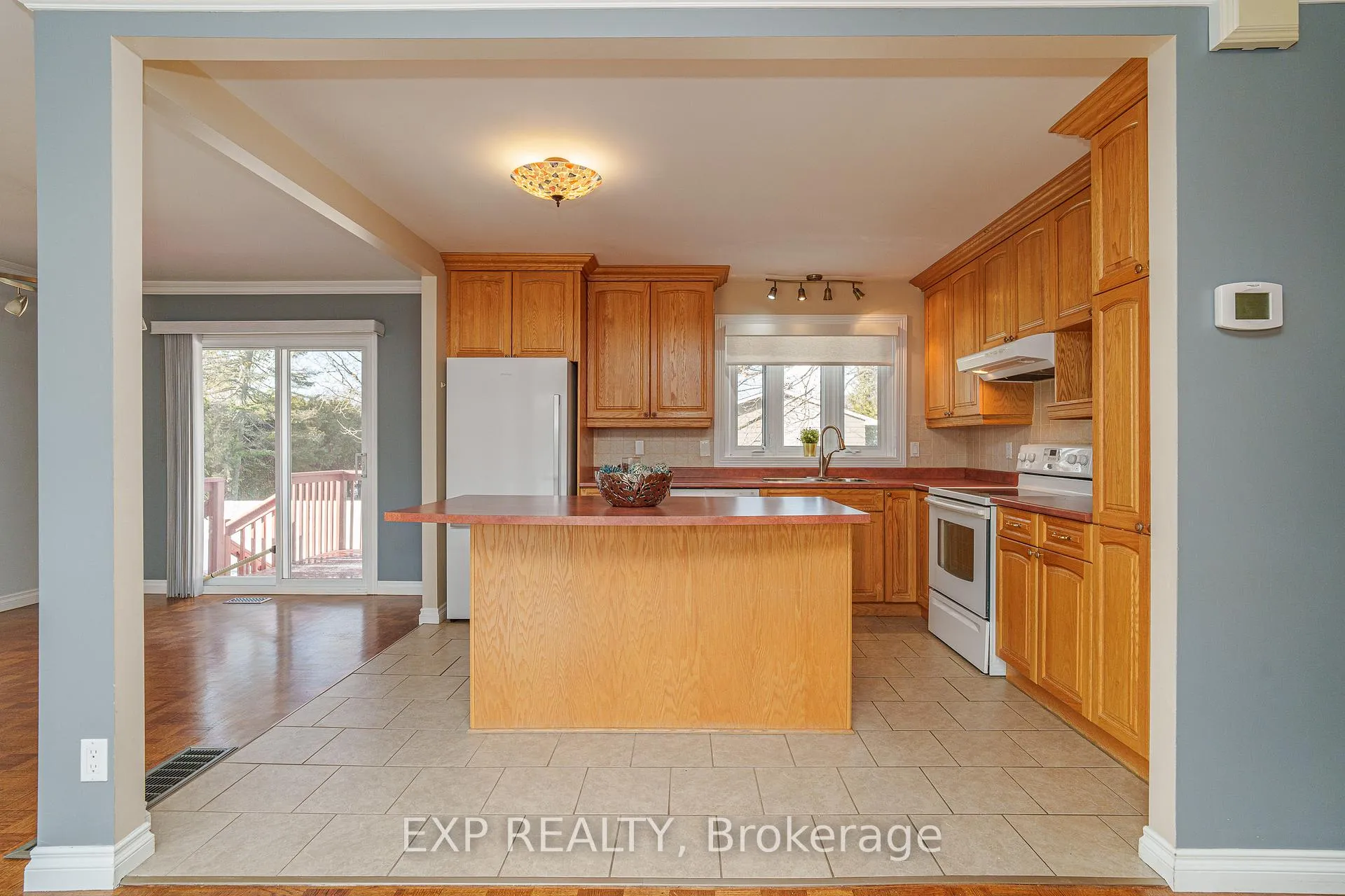 Photo 8 of 49 Larkin Drive, Ottawa, Barrhaven - Pheasant Run — HOMEH