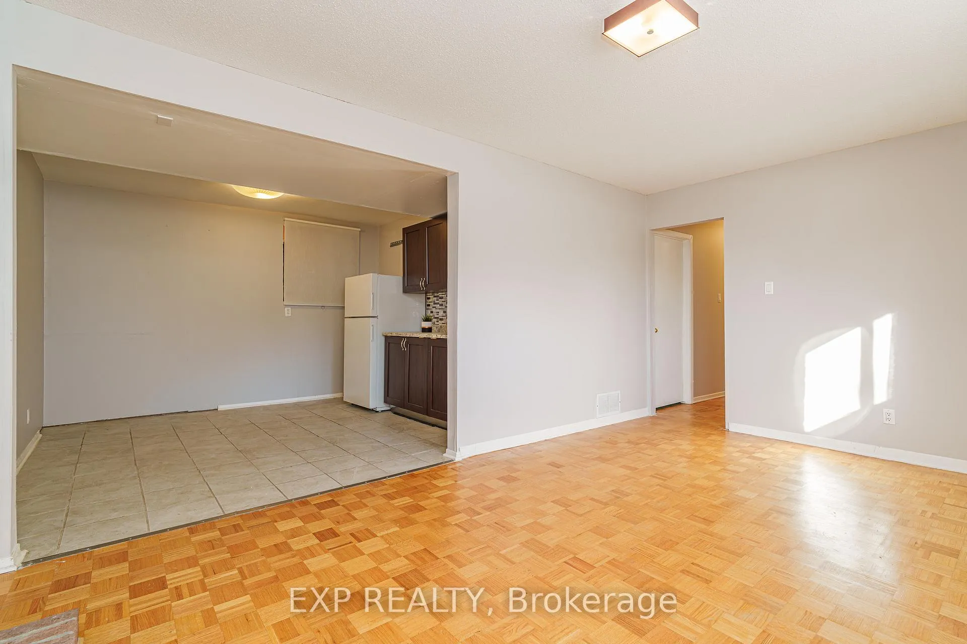 Photo 32 of 49 Larkin Drive, Ottawa, Barrhaven - Pheasant Run — HOMEH