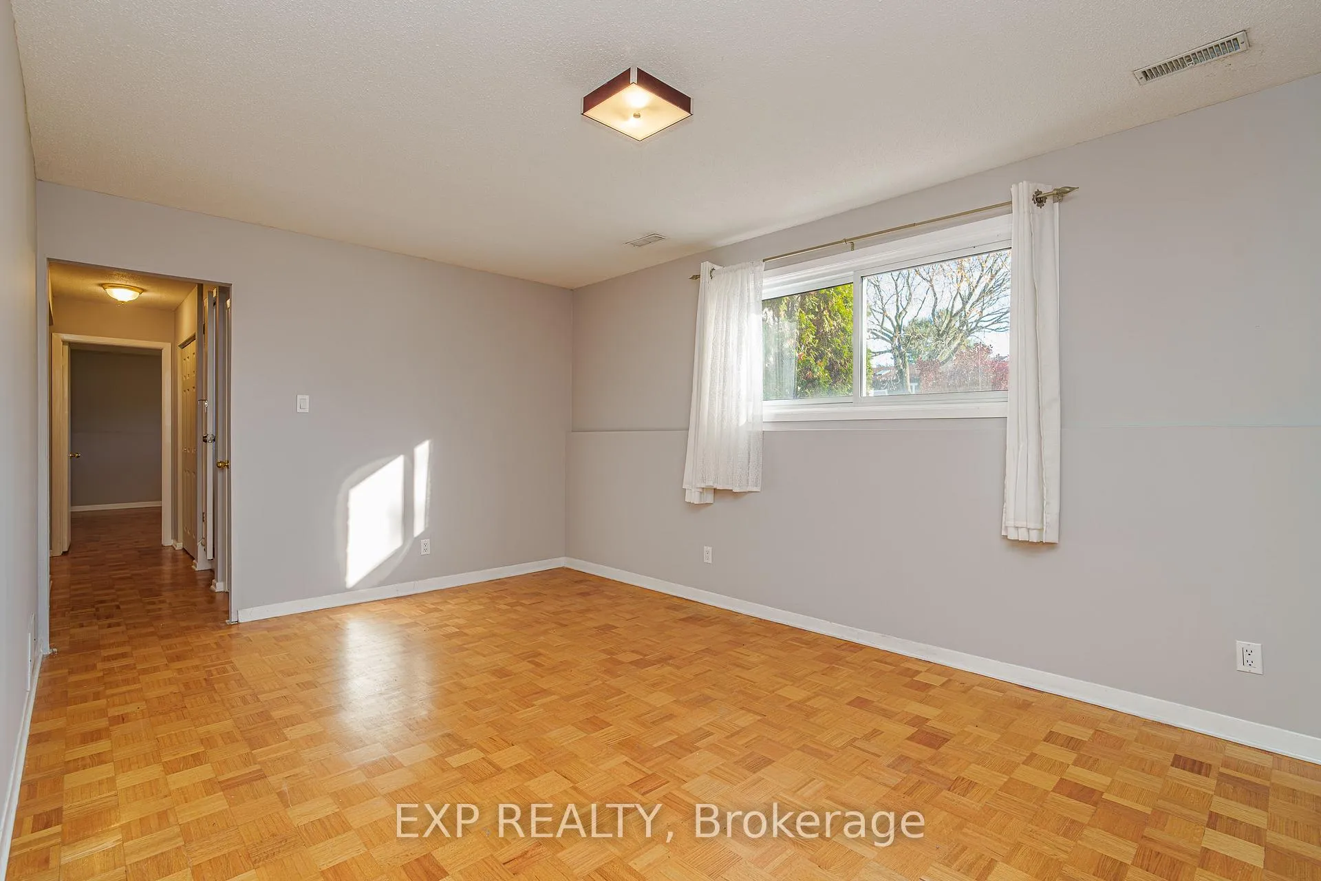 Photo 33 of 49 Larkin Drive, Ottawa, Barrhaven - Pheasant Run — HOMEH