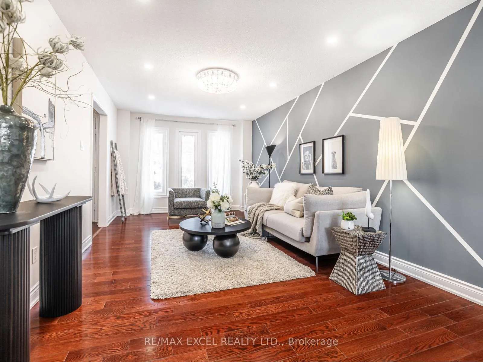 Photo 2 of 9 Shadlock Street, Markham, Middlefield — HOMEH