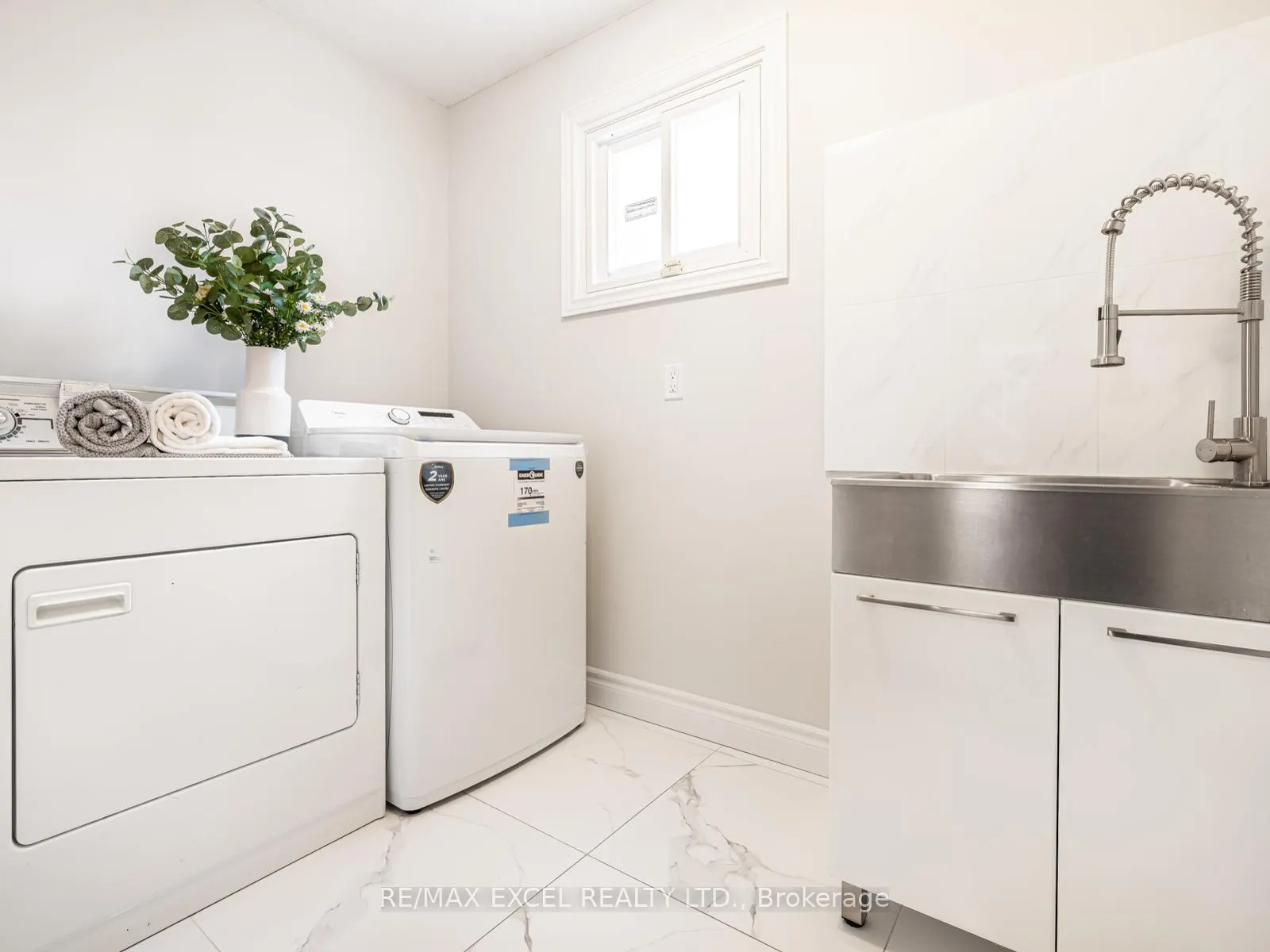 Photo 13 of 9 Shadlock Street, Markham, Middlefield — HOMEH
