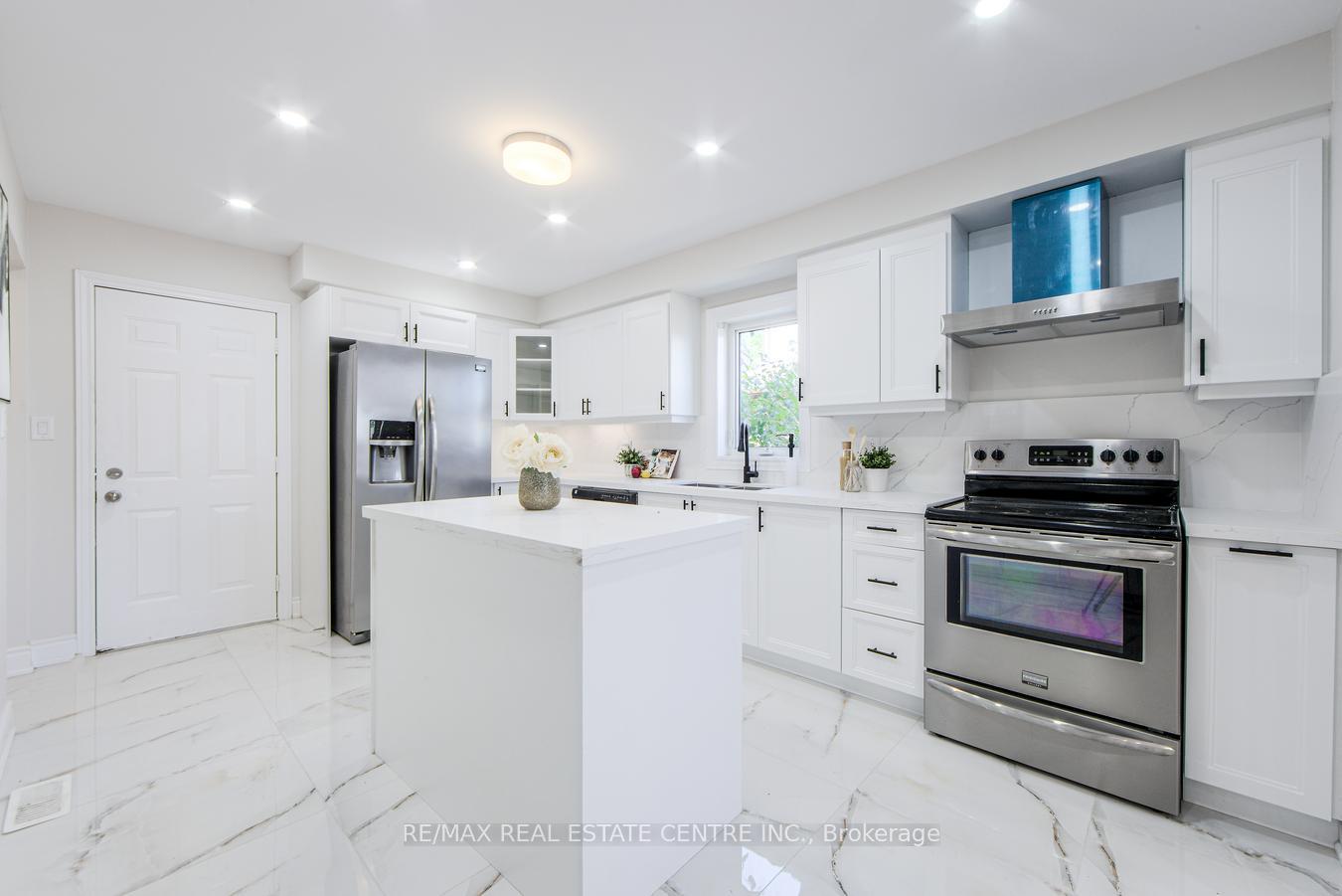 Photo 1 of 27 Rickaby Street, Clarington, Bowmanville — HOMEH