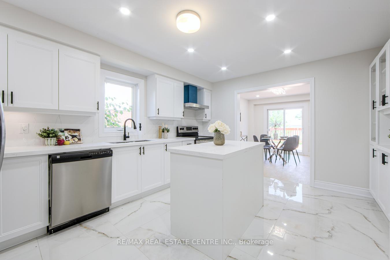 Photo 9 of 27 Rickaby Street, Clarington, Bowmanville — HOMEH