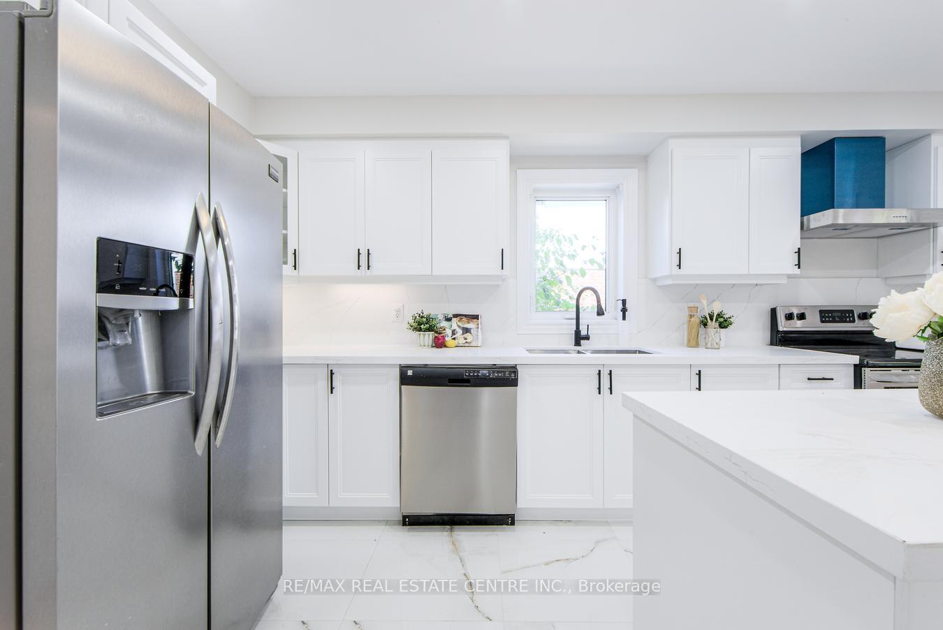 Photo 10 of 27 Rickaby Street, Clarington, Bowmanville — HOMEH