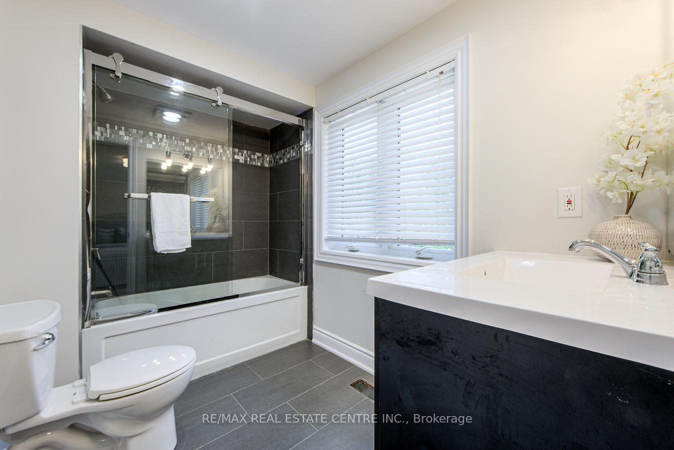 Photo 25 of 27 Rickaby Street, Clarington, Bowmanville — HOMEH