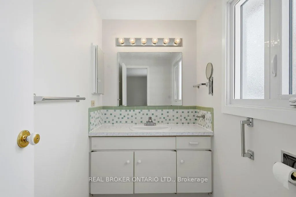 Photo 18 of 20 Westpark Drive, Ottawa, Blackburn Hamlet — HOMEH