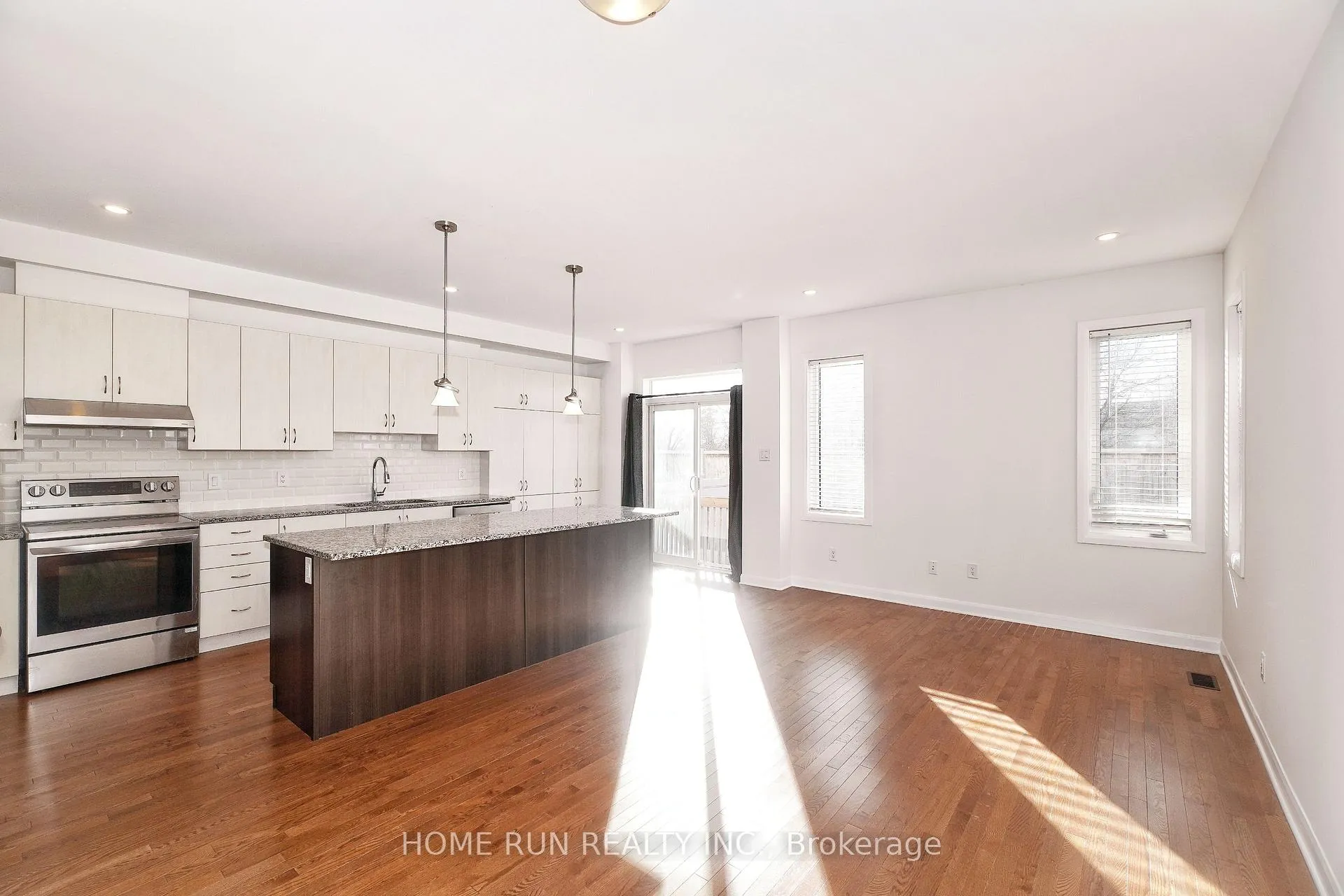 Photo 2 of 552 Clemency Crescent, Ottawa, Barrhaven - Heritage Park — HOMEH