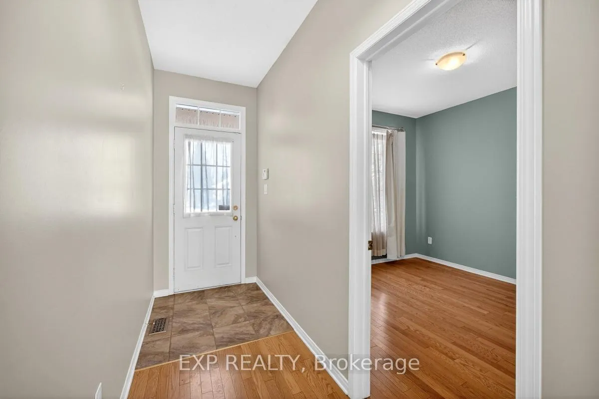 Photo 3 of 215 Cairnsmore Circle, Ottawa, Barrhaven - Stonebridge — HOMEH