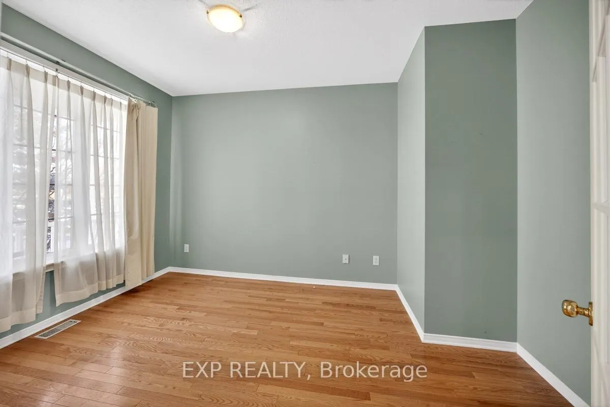 Photo 4 of 215 Cairnsmore Circle, Ottawa, Barrhaven - Stonebridge — HOMEH